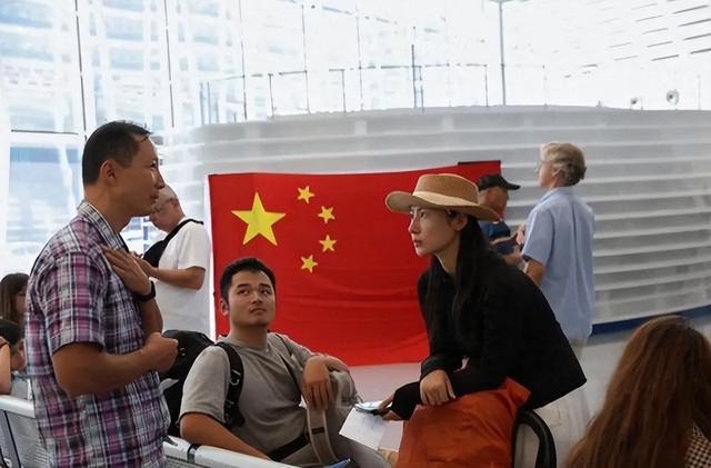 中国撤侨现场曝光方道配资，让无数网友泪目 祖国强大是最坚实依靠